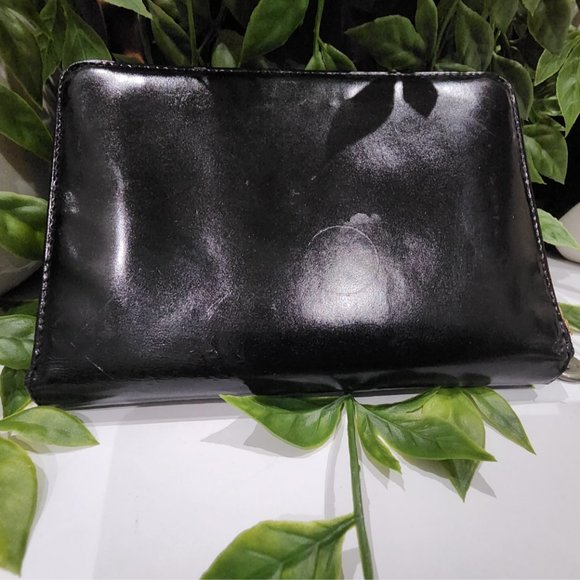 VG Used Condition Authentic Chanel Patent Leather Zip Wallet - Picture 4 of 14